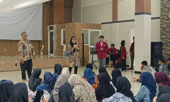 Bantu Siswa Kenali Kampus dan AI, SMAMSA Gandeng FT UMSura Gelar Pelatihan Chatbot