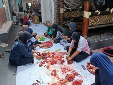 Tingkatkan Kepedulian Sosial, Guru dan Siswa SMAMSA Surabaya