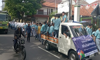 Apel dan Pawai Milad 113 Tahun Muhammadiyah Warnai Semangat Siswa SMA Muhammadiyah 1 Surabaya
