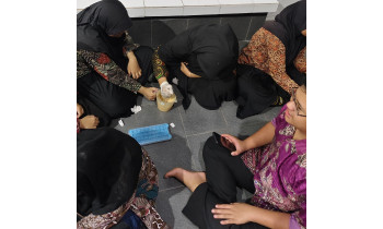 SEKOLAH INI MEMUPUK JIWA KEWIRAUSAHAAN PADA SISWA KELAS XI DENGAN AKSI NYATA PRAKTIK MEMBUAT SABUN MANDI