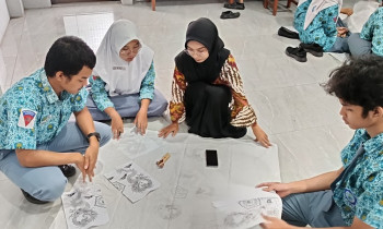 SEKOLAH INI MENGENALKAN DAN MENGAJARKAN BUDAYA INDONESIA YANG MENDUNIA